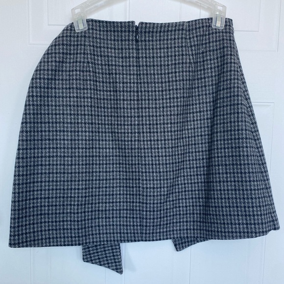 Aritzia Wilfred checkered print skirt in grey. Size 6. Great condition! - Picture 3 of 4